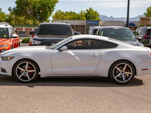 Used 2016 Ford Mustang Coupe RWD image 9