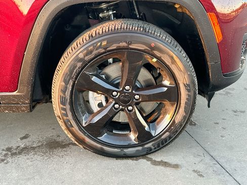 New 2025 Jeep Grand Cherokee L Altitude image 10