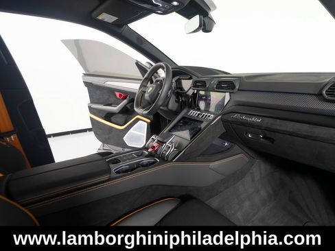 Used 2024 Lamborghini Urus Performante AWD/4WD image 32