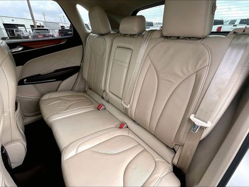Used 2017 Lincoln MKC Select image 19