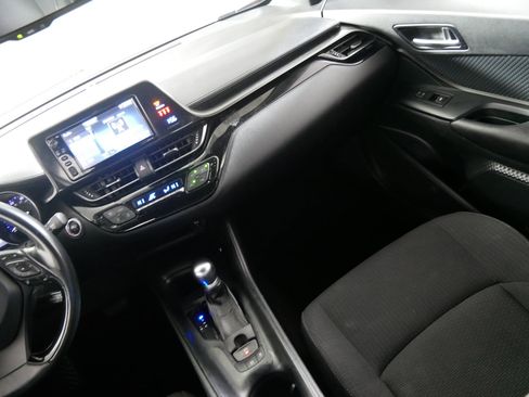 Used 2018 Toyota C-HR XLE FWD image 11