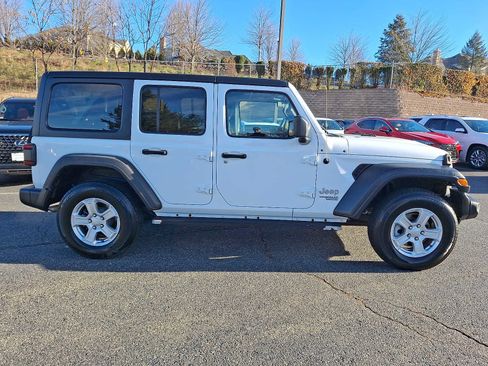 Used 2018 Jeep Wrangler Unlimited Sport S image 3