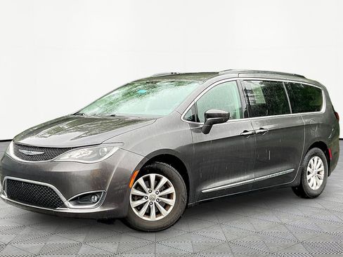 Used 2017 Chrysler Pacifica Touring-L FWD image 1