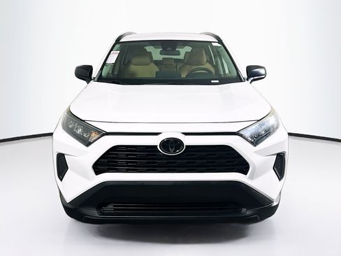Used 2020 Toyota RAV4 LE FWD image 8