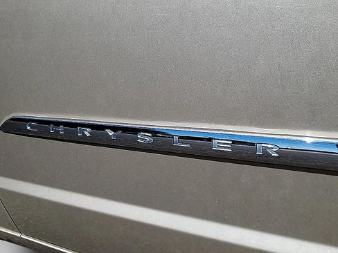 Used 2015 Chrysler Town & Country Touring w/ Driver Convenience Group FWD image 30