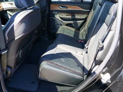 New 2026 Jeep Grand Cherokee Summit w/ Obsidian Package image 16