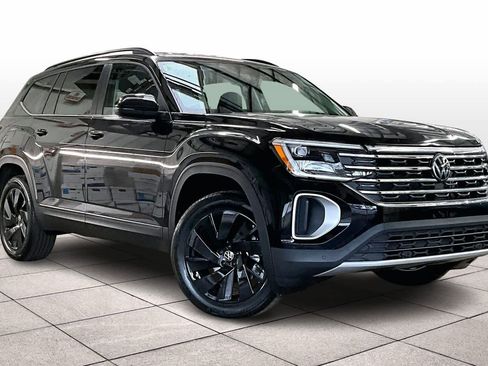 New 2026 Volkswagen Atlas SE image 2