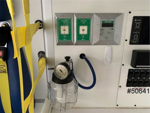 Used 2014 Chevrolet Express 4500 w/ Ambulance Package image 19