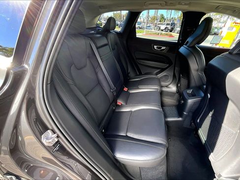 Used 2022 Volvo XC60 T8 Inscription w/ Advanced Package image 27