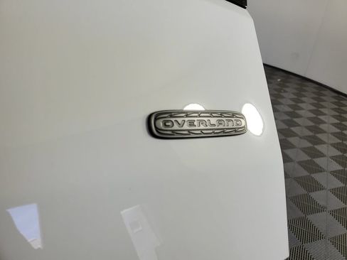 Used 2026 Jeep Cherokee Overland w/ Advanced Pro Tech Group AWD/4WD image 32
