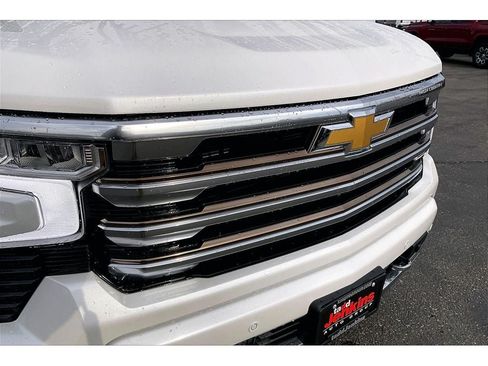 Used 2022 Chevrolet Silverado 1500 High Country w/ Technology Package AWD/4WD image 31