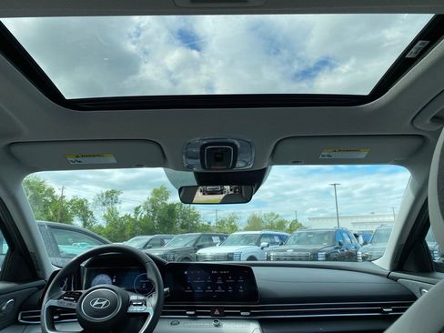 New 2026 Hyundai Elantra Limited FWD image 28