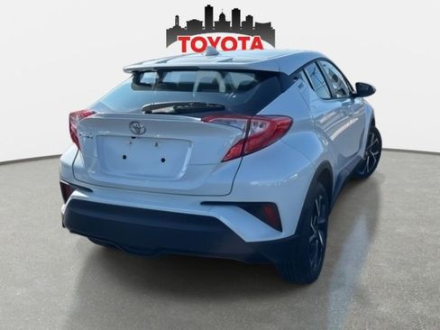 Used 2020 Toyota C-HR XLE image 6