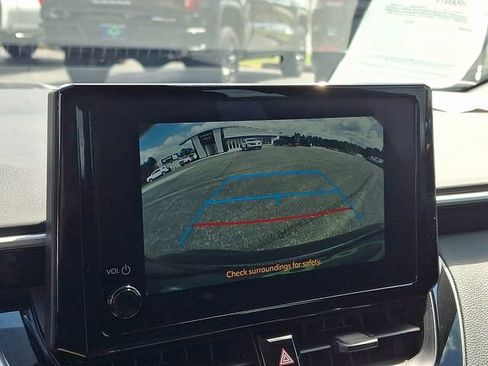 Used 2025 Toyota Corolla LE FWD image 17