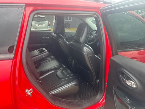 Used 2019 Jeep Cherokee Trailhawk AWD/4WD image 14