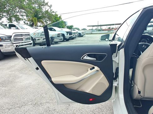Used 2014 Mercedes-Benz CLA 250 image 12