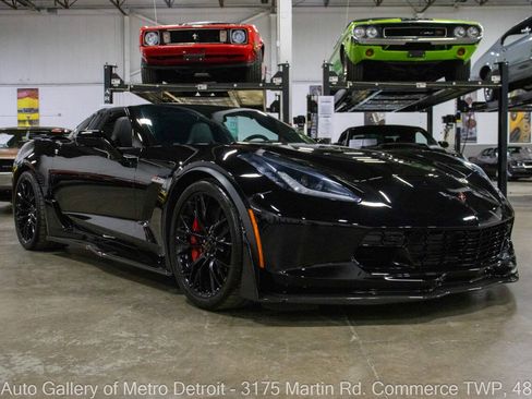 Used 2016 Chevrolet Corvette Z06 w/ 3LZ Preferred Equipment Group RWD image 11