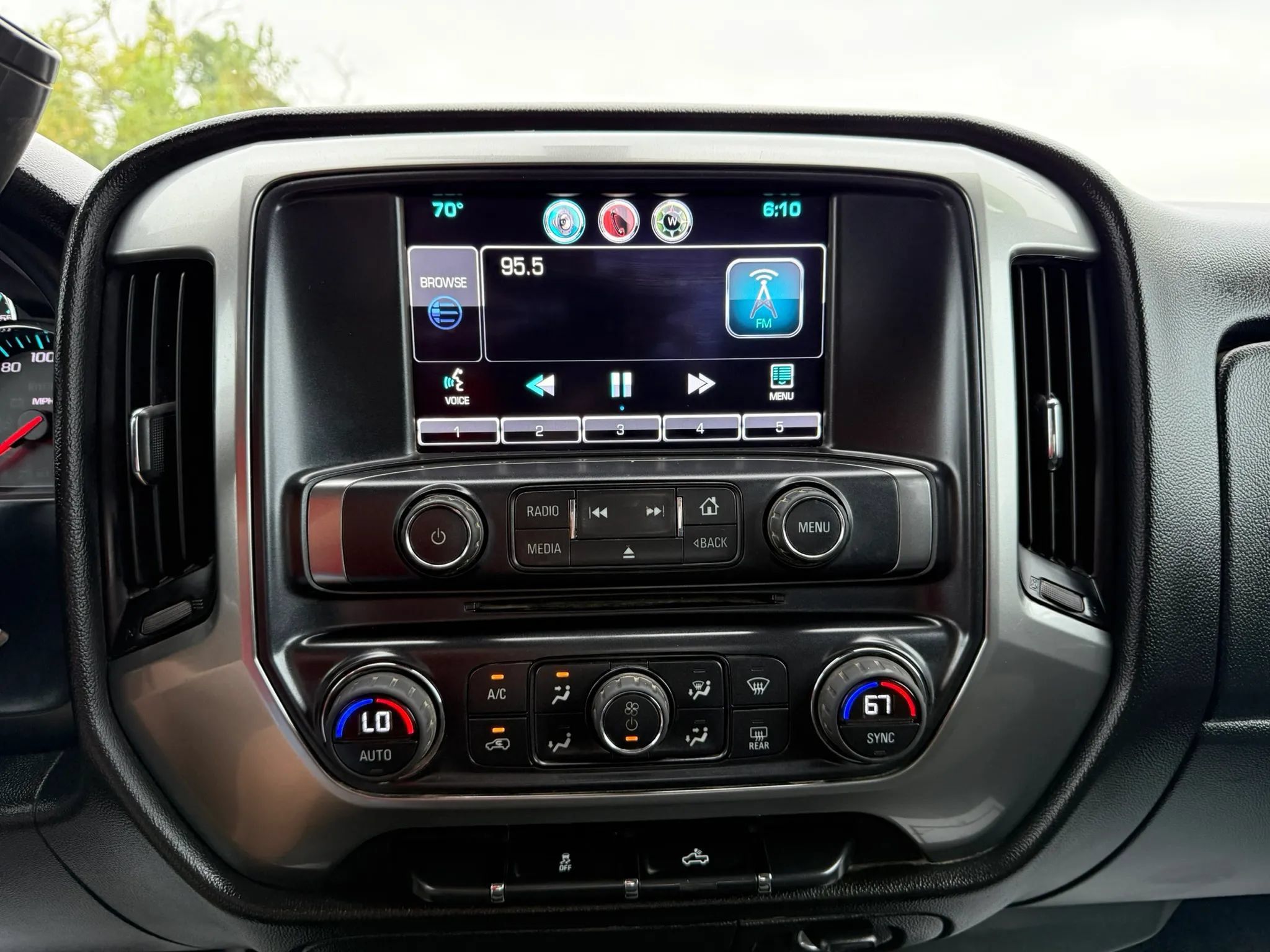 Used 2015 Chevrolet Silverado 2500 LT AWD/4WD image 17