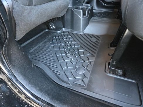 Used 2021 Jeep Wrangler Unlimited Sahara w/ Uconnect 4C Nav & Sound Group image 17