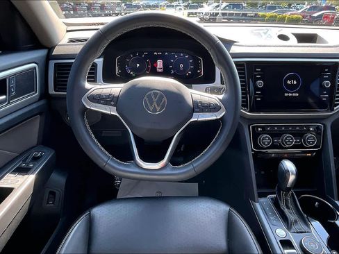 Used 2023 Volkswagen Atlas SE w/ Panoramic Sunroof Package AWD/4WD image 5