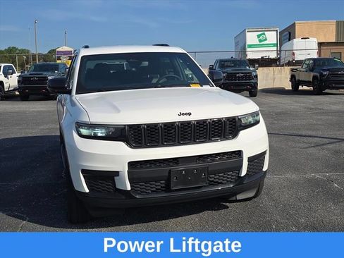 Used 2023 Jeep Grand Cherokee L Laredo AWD/4WD image 12