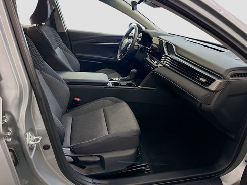 Used 2025 Toyota Camry LE image 32