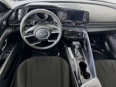 Certified 2022 Hyundai Elantra SEL w/ Cargo Package FWD image 4