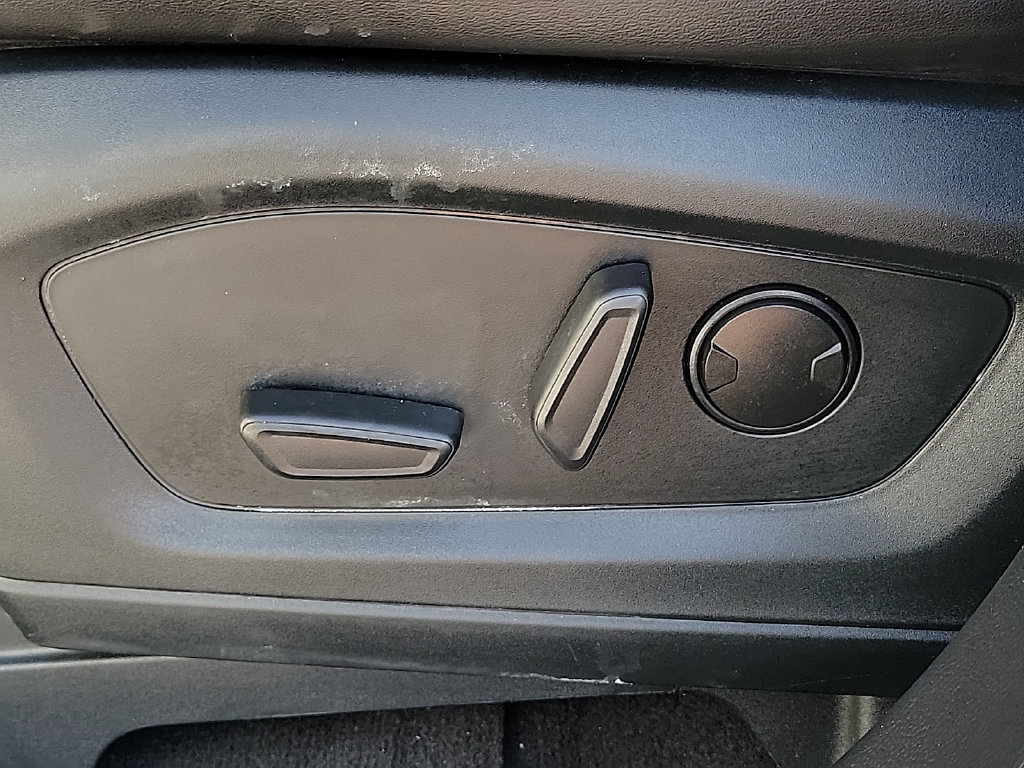 Used 2023 Ford Explorer XLT w/ Equipment Group 202A RWD image 13