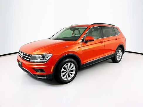 Used 2018 Volkswagen Tiguan SE w/ Panoramic Sunroof Package image 3