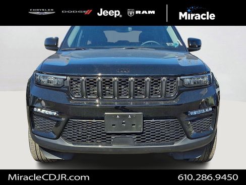 Used 2023 Jeep Grand Cherokee Limited w/ Black Appearance Package image 2