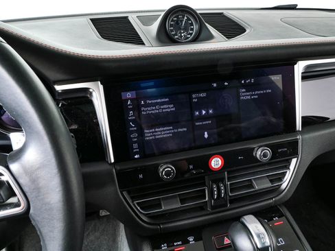 Certified 2024 Porsche Macan S AWD/4WD image 13