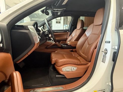 Used 2017 Porsche Cayenne AWD/4WD image 10