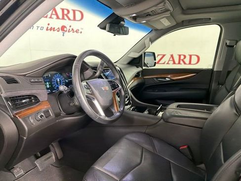 Used 2017 Cadillac Escalade Luxury RWD image 11