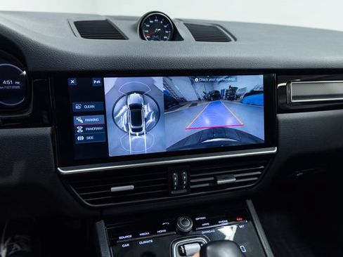Used 2020 Porsche Cayenne AWD/4WD image 18