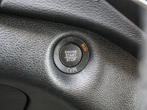 Used 2019 Jeep Cherokee Latitude Plus AWD/4WD image 29