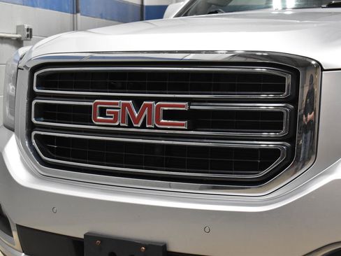 Used 2017 GMC Yukon SLT image 31