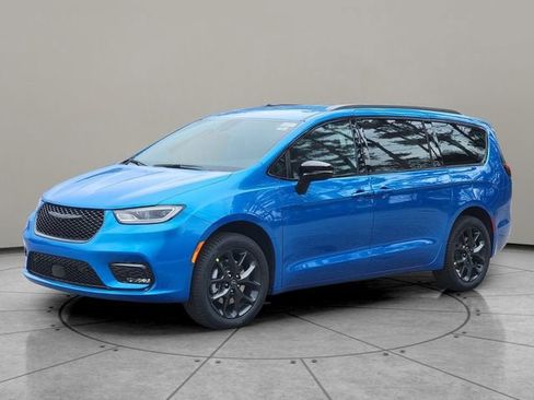 New 2026 Chrysler Pacifica Select AWD/4WD image 3