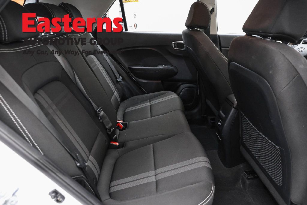 Used 2025 Hyundai Venue SEL FWD image 25