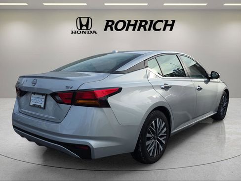 Used 2023 Nissan Altima 2.5 SV image 6