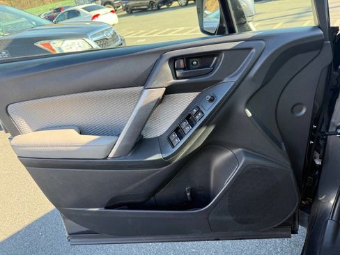 Used 2018 Subaru Forester 2.5i Premium image 17