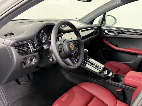 New 2026 Porsche Macan AWD/4WD image 4