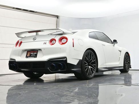 Certified 2024 Nissan GT-R Premium w/ Premium Interior Package AWD/4WD image 37