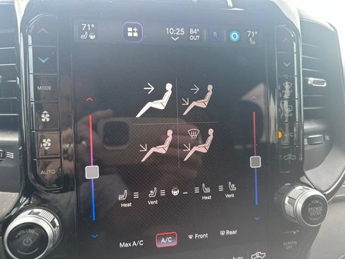 Used 2022 RAM 1500 Limited w/ Body-Colour Bumper Group AWD/4WD image 18