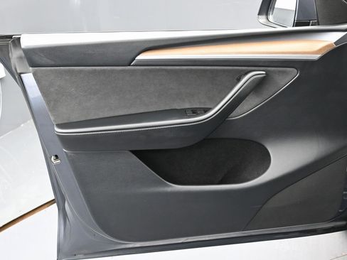 Used 2023 Tesla Model Y Long Range image 46