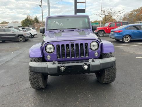 Used 2018 Jeep Wrangler Unlimited Sahara image 2