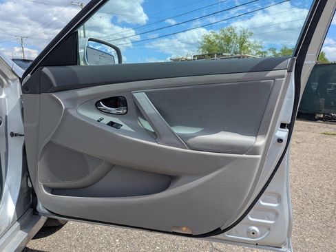 Used 2009 Toyota Camry LE FWD image 8