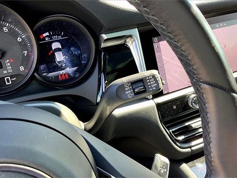 Used 2023 Porsche Macan image 37