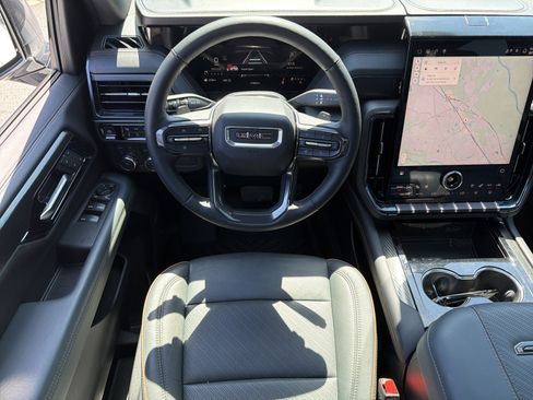 Used 2025 GMC Yukon XL AT4 w/ AT4 Premium Package AWD/4WD image 31