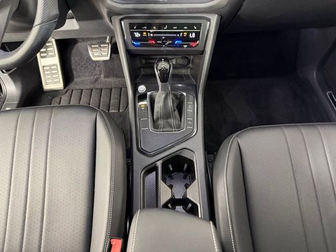 Used 2022 Volkswagen Tiguan SE R-Line image 16