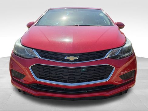 Used 2017 Chevrolet Cruze LT FWD image 3